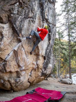 Tonquin Boulder bouldering