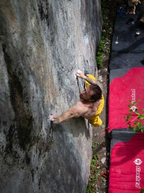 Big Choss bouldering